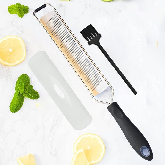 DESIGNED BY CHEFS PREMIUM LEMON ZESTER GRATER WITH PERFECTLY ANGLED TEETH IDEAL FOR CITRUS PARMESAN CHEESE GARLIC VEGETABLES AND FRUITS