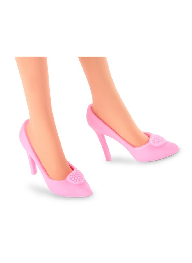 Barbie دمية الفيلم ترتدي فستانًا مخططًا باللونين الوردي والأبيض مع قلادة سلسلة الزهور  - Image 4