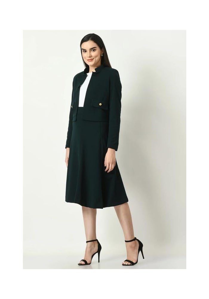 Exude طقم بليزر قصير وتنورة ميدي خضراء للنساء - Image 5
