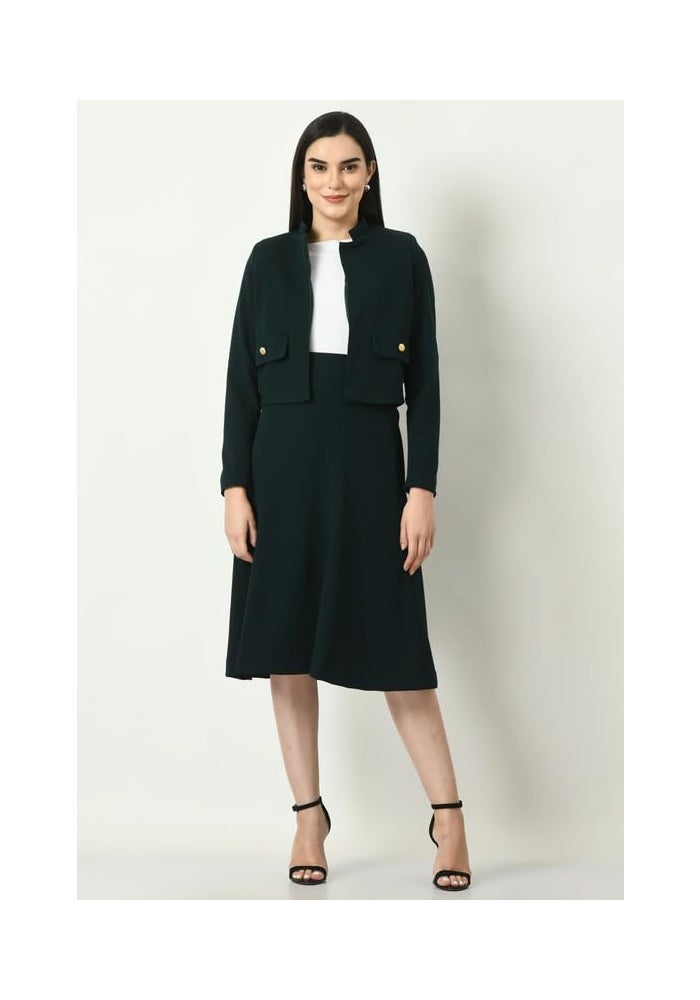 Exude طقم بليزر قصير وتنورة ميدي خضراء للنساء - Image 3