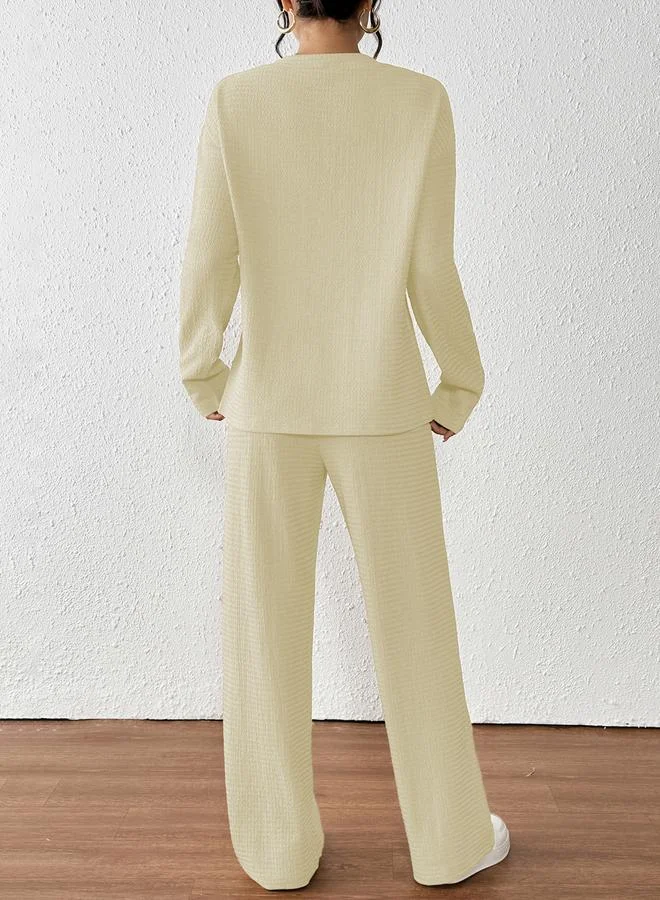 تايك تو طقم تيشيرت وبنطال بيج بملمس بارز