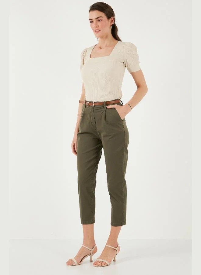 ليلا بنطلون نسائي قصير بخصر عالٍ و أرجل مستقيمة مع حزام