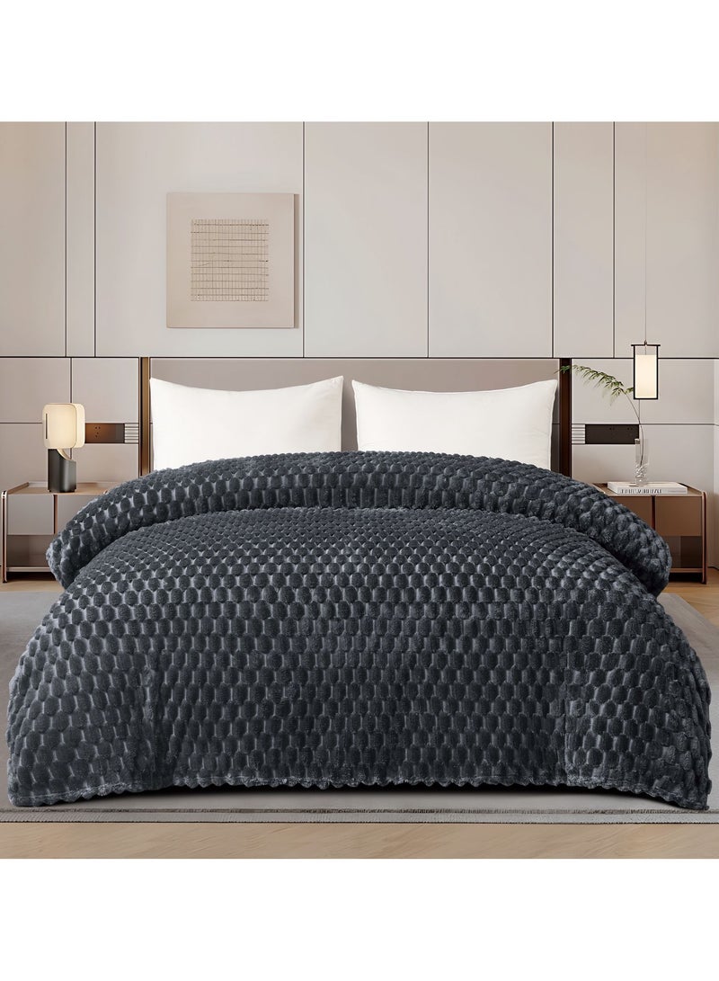 Soft textured embossed bed blanket, double size, 1.8 kg, king size 220x200 cm