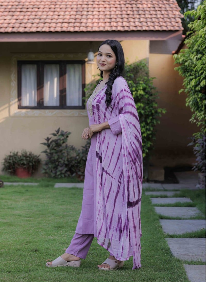 Women's slubby magic embroidered straight kurta with pant and dupatta sets  - Image 2