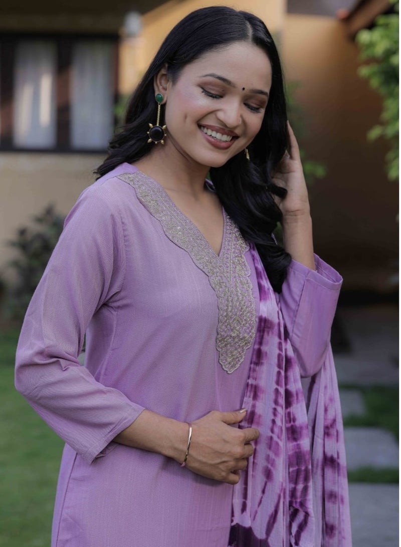Women's slubby magic embroidered straight kurta with pant and dupatta sets  - Image 5