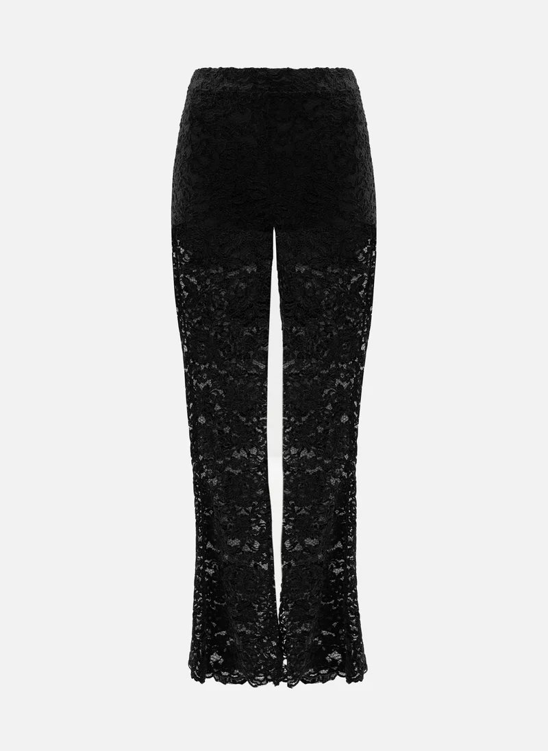 ليتشي بنطال دانتيل مع شورت كاروهات