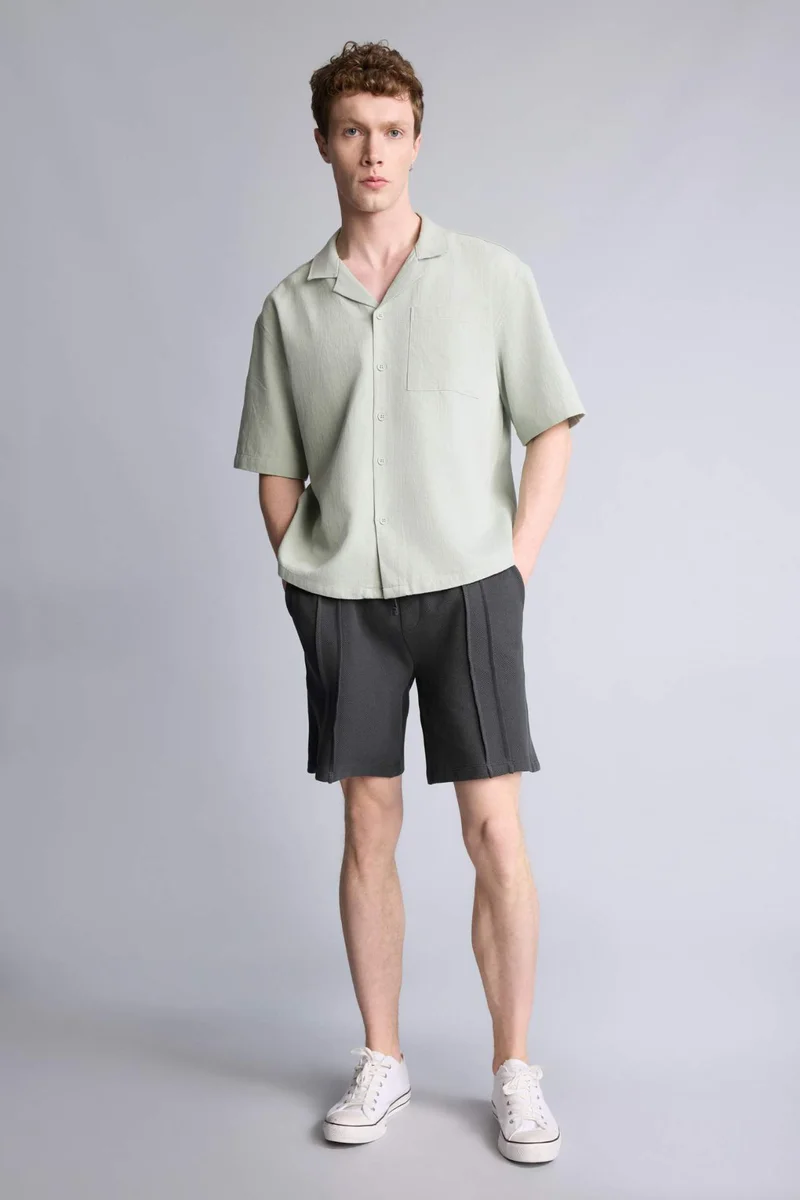 ديفاكتو Regular Fit Shorts