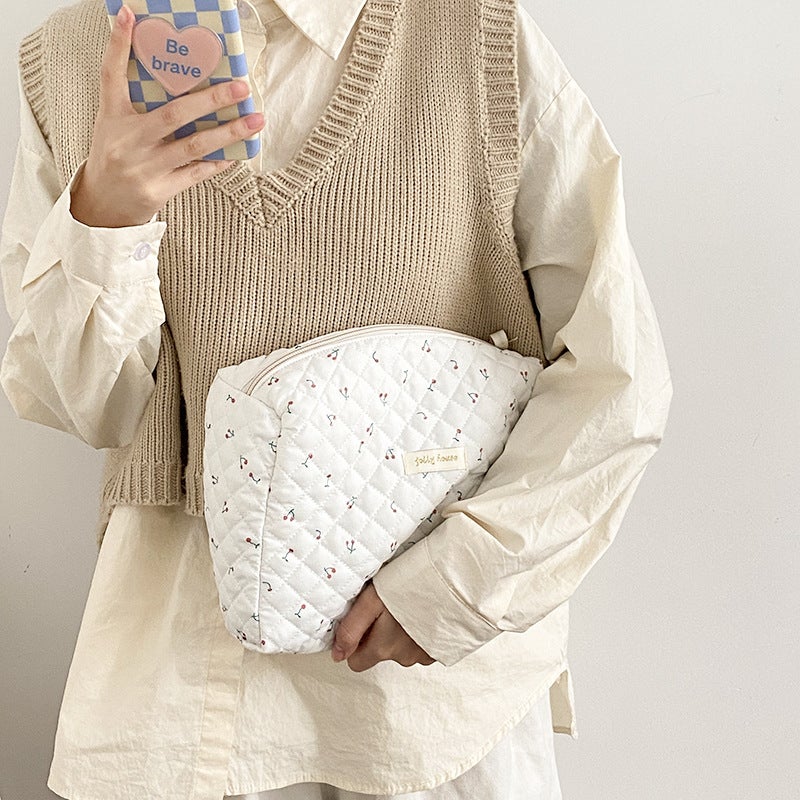 Yiyu/New Ins Cute And Gentle Ins Large Capacity Portable Quilted Cosmetics Bag Cosmetic Bag Liner Bag - Image 1
