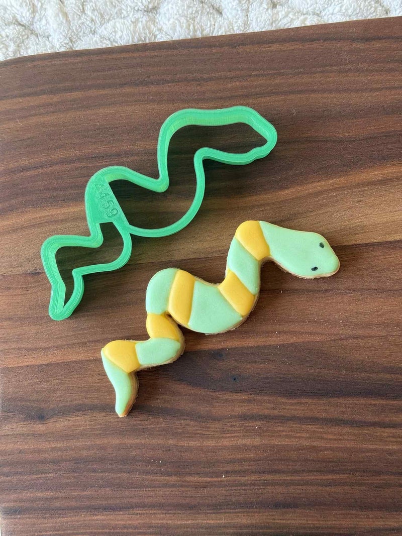 Heart's Treasure FROG COOKIE CUTTER WITH SNAKE AND TURTLE Detailed Sea Turtle Tortoise Frog Toad Snake Serpent Reptile Outline Cookie Cutters For Spring Earth Day Easter Baby Shower Birthday Graduation (3 Pack) - Image 5
