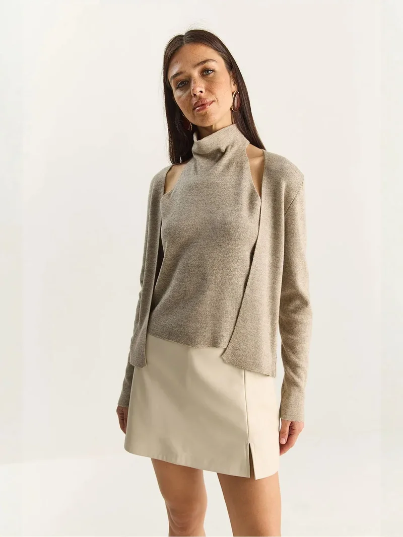 بيانكو لوتشي LUCCI Half Turtleneck Cut Out Ribbed Blouse