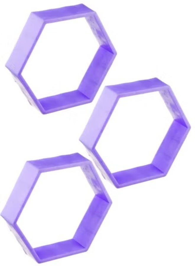 هابي هوم مجموعة من 6 رفوف حائطية سداسية الشكل بتصميم خلية النحل العصري – أرفف ديكور أنيقة لتزيين الجدران في غرفة المعيشة والنوم والممر – منظم حائط عملي لتخزين الديكورات والعطور والنباتات الصغيرة، تركيب سهل وجودة عالية 25X25 سم- بنفسجي غامق - Image 2