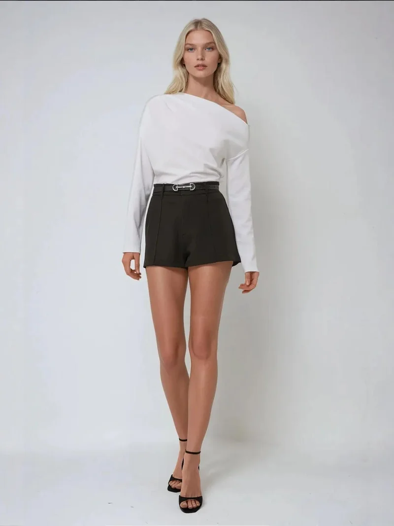 زوبعة شورت قصير بقصة عادية