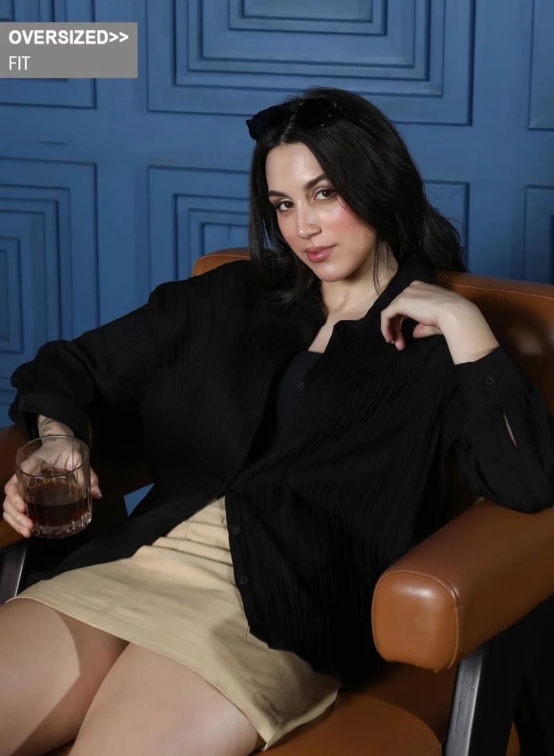 Women's Onyx Black Pin-Tactile Oversized Shirt | نساء | أكمام طويلة | سادة | طوق منتشر | كاجوال كبير الحجم | قميص