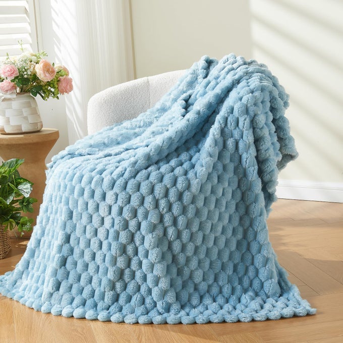 SUPER SOFT THROW BLANKET BLUE PREMIUM SILKY FLANNEL FLEECE 3D CLOUDS STYLISH JACQUARD LIGHTWEIGHT BED BLANKET ALL SEASON USE 350GSM BLUE THROW50X60