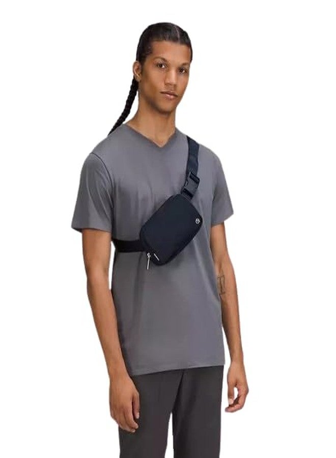 لولوليمون حقيبة خصر متعددة الاستخدامات، لون أزرق داكن حقيقي - Image 4