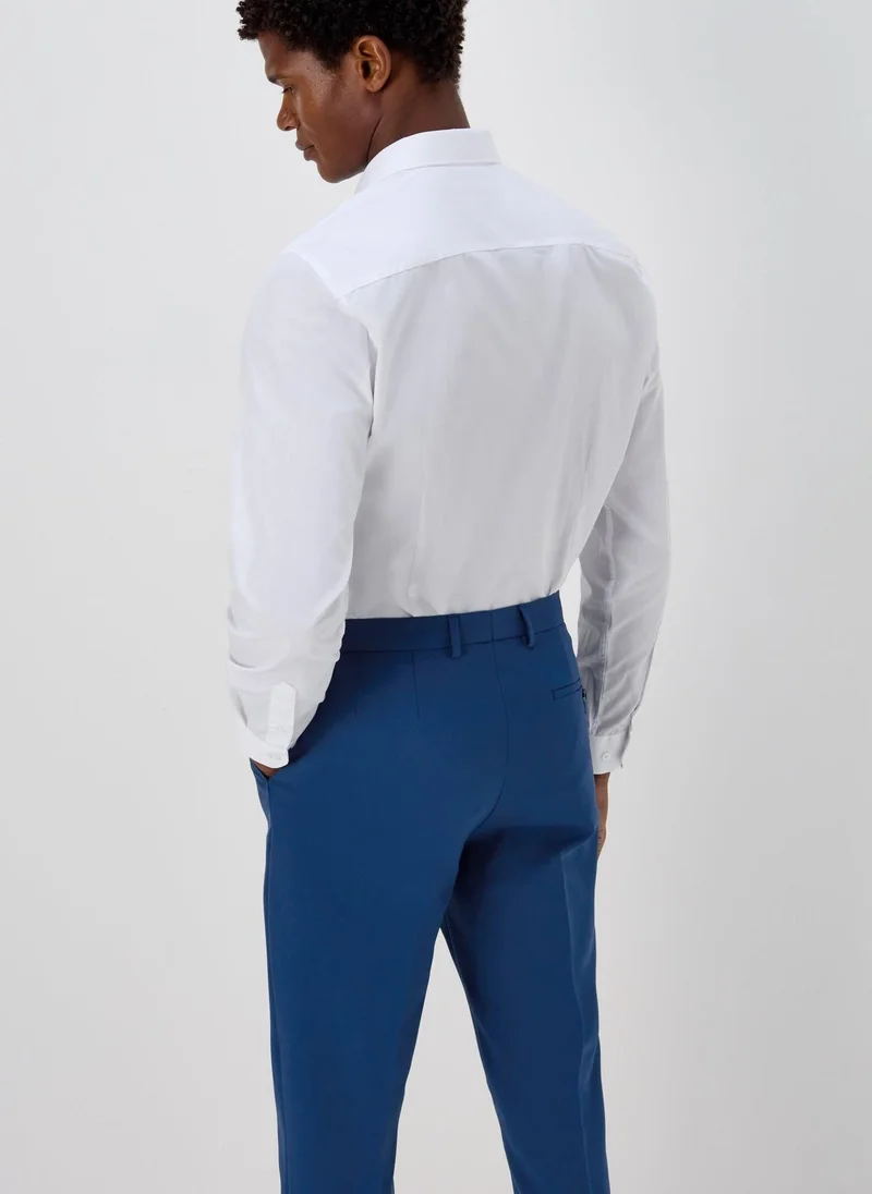 ماتلان قميص تايلور آند رايت أبيض بقصة ضيقة سهل العناية