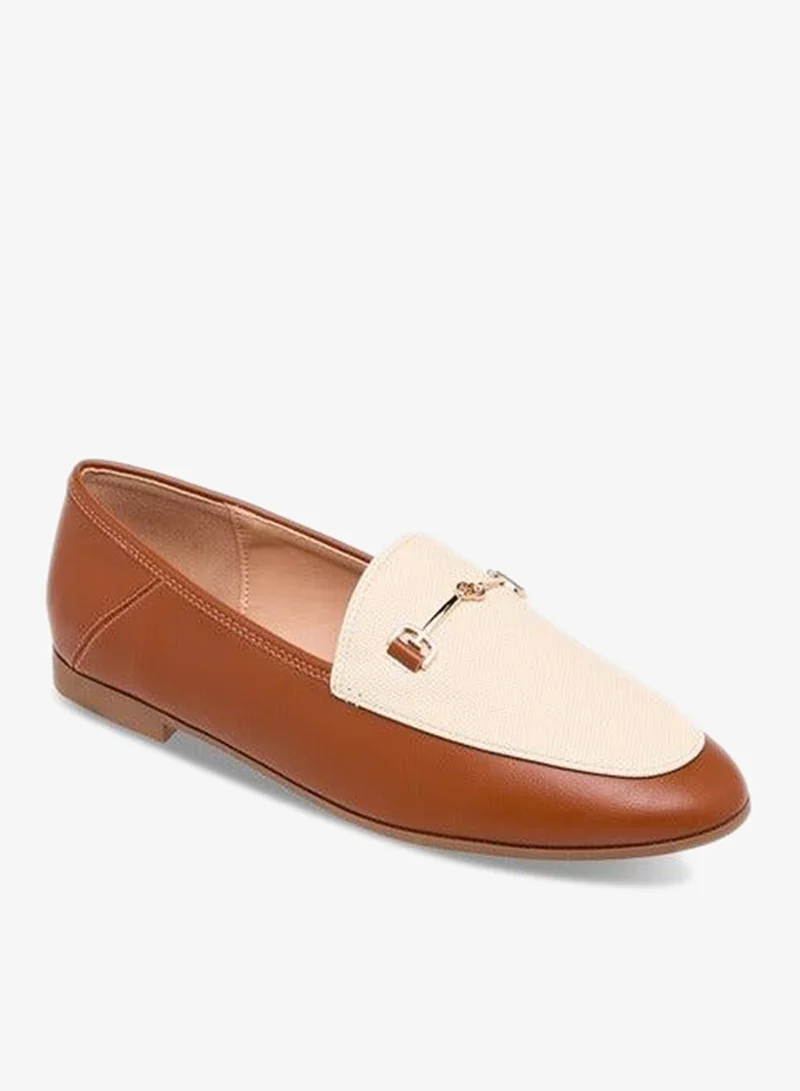 سيليست لوفرز نسائي سادة بلمسة معدنية