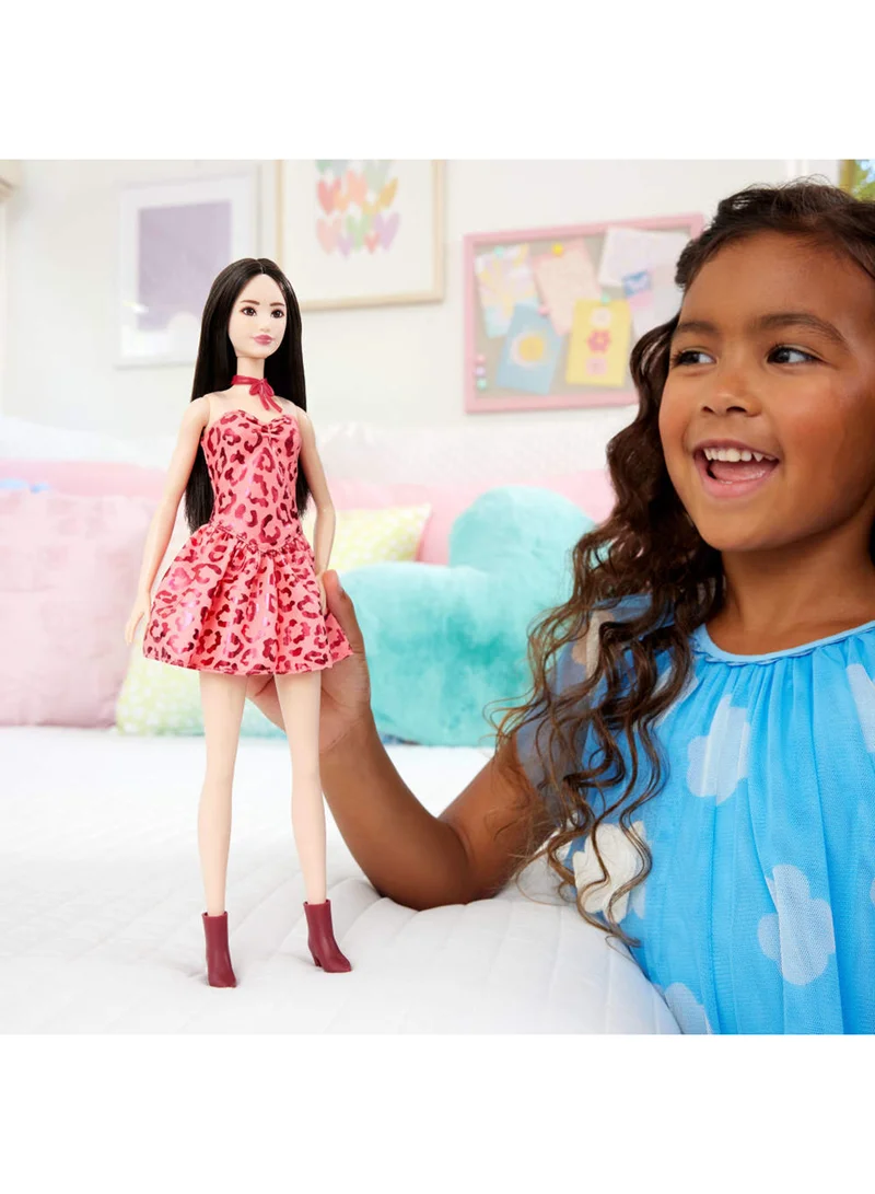 باربي Fashionistas Doll #246 with Black Hair, Pink Leopard Print Strapless Dress with Accessories like Tie Necklace and Boots