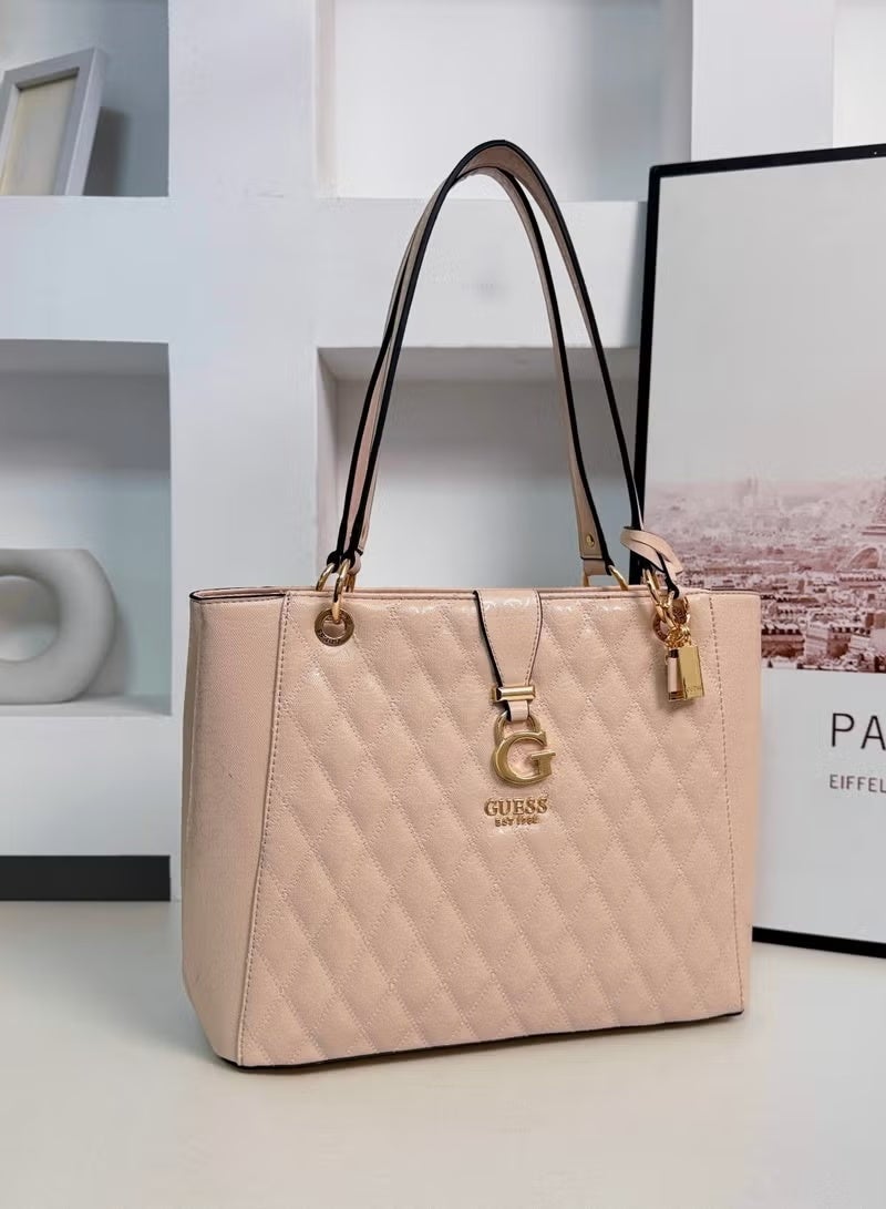 جس حقيبة يد نسائية كبيرة السعة بثلاث طبقات من GUESS - 32.5×22×11.5 سم - Image 1