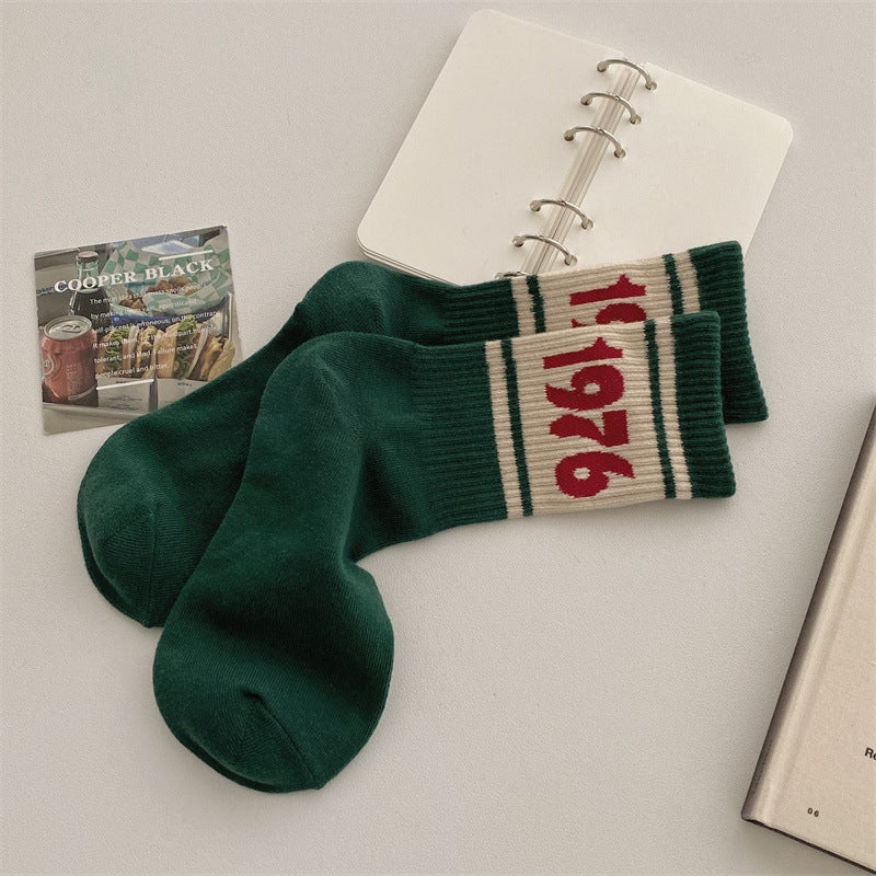 Trendy Brand 1976 Personality Striped Green Letter Pure Cotton Socks Men'S And Women'S Casual Trendy Sports Socks - Image 1