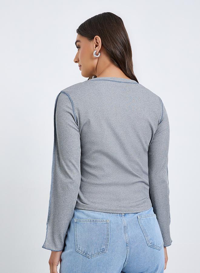 ستايلي تيشيرت بتفاصيل محبوكة ودرزات علوية - Image 4