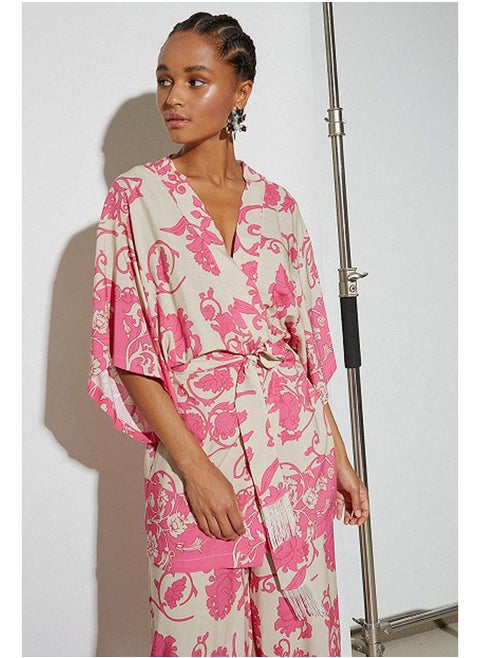 Kimono with fringes on the belt