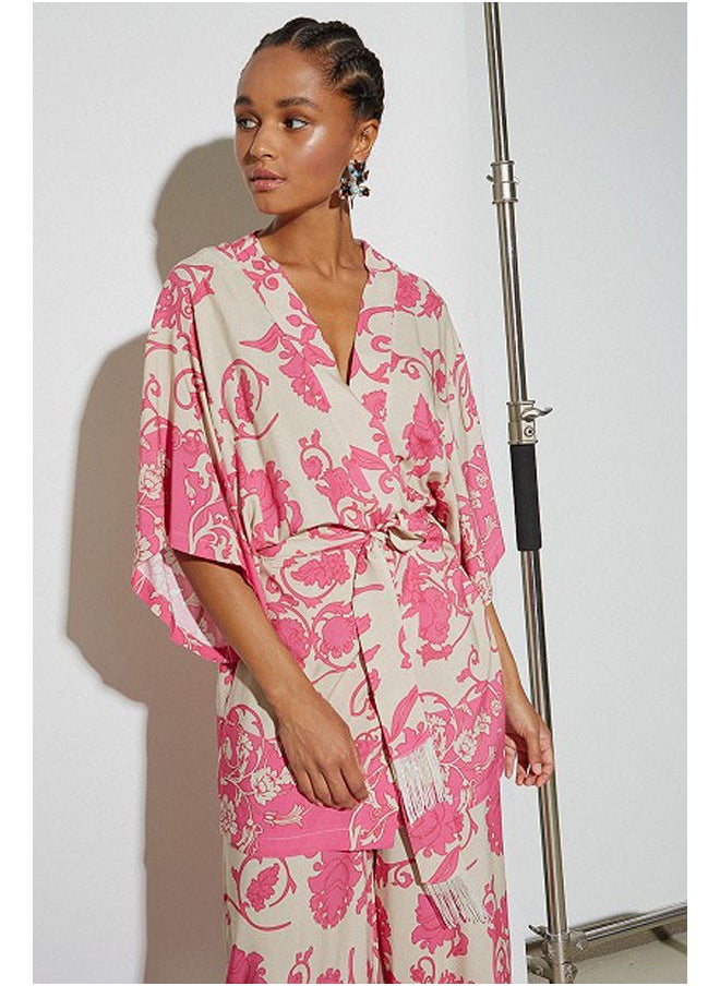 Kimono with fringes on the belt