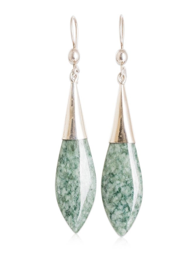 نوفيكا أقراط متدلية من اليشم الأخضر مصنوعة يدويًا من نوفيكا، مصنوعة من الفضة الإسترليني، من غواتيمالا، بتصميم عصري يجلب الحظ السعيد [2.3 بوصة طول × 0.6 بوصة عرض × 0.2 بوصة عمق] "رمح المايا للحياة الآخرة" - Image 1