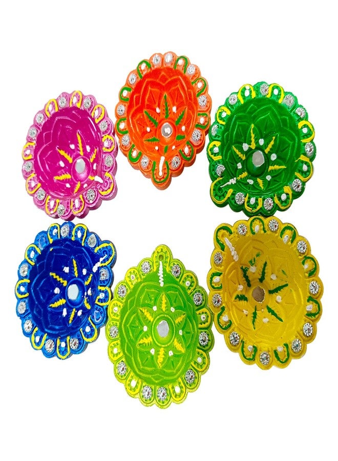 مجموعة من 6 مصابيح ديوالي بتصميم تقليدي. تُستخدم هذه المصابيح الملونة في احتفالات ديوالي منذ قرون. مصابيح طينية ملونة خاصة بعيد ديوالي، تُعدّ زينة مثالية لغرفة الصلاة في المعبد ولجميع الأعياد مثل ديوالي. - Image 1