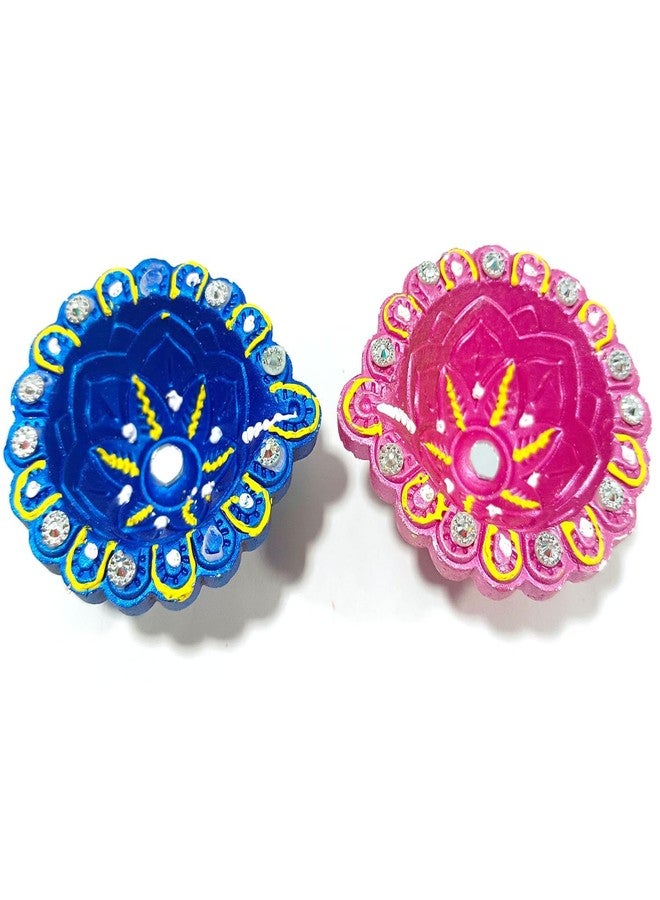 مجموعة من 6 مصابيح ديوالي بتصميم تقليدي. تُستخدم هذه المصابيح الملونة في احتفالات ديوالي منذ قرون. مصابيح طينية ملونة خاصة بعيد ديوالي، تُعدّ زينة مثالية لغرفة الصلاة في المعبد ولجميع الأعياد مثل ديوالي. - Image 3