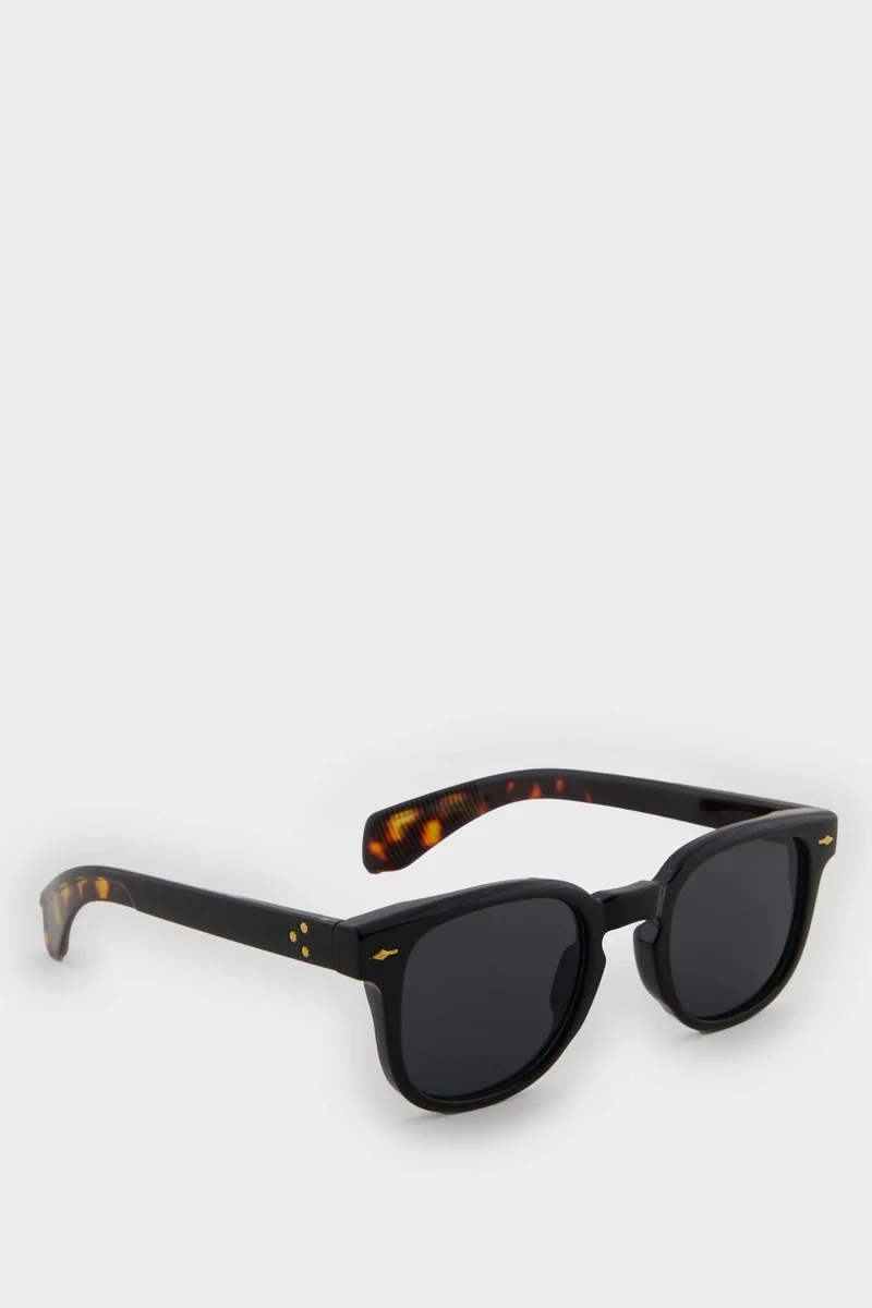 ديفاكتو Woman Round Sunglasses
