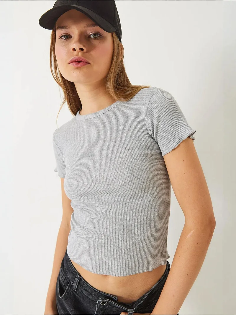 Bianco Lucci LUCCI Ribbed Striped Crop T-Shirt