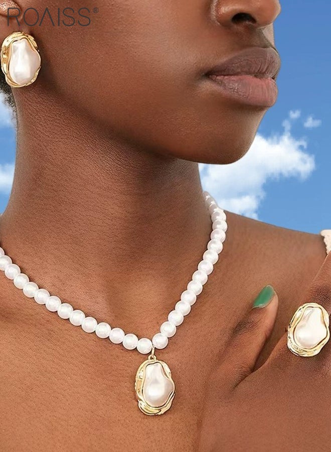 رويس طقم مجوهرات من اللؤلؤ مكون من 4 قطع للنساء، بتصميم غير متماثل مع حواف ذهبية، يتضمن قلادة وأقراط وخاتم من اللؤلؤ الباروكي الأبيض. مناسب للارتداء اليومي والحفلات وحفلات الزفاف. أقراط مثالية للعرائس وحفلات الزفاف. - Image 3