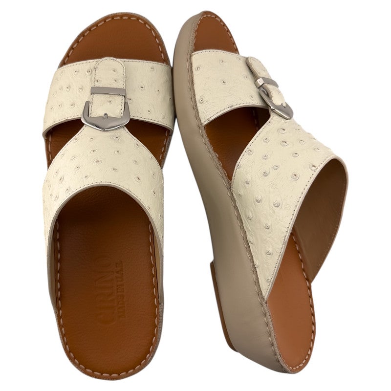 إيت صندل عربي يدوي الصنع للرجال من AET | شبشب رجالي خارجي | شبشب مفتوح من الأمام للاستخدام اليومي | جلد نعام عربي أصلي مع إبزيم | تصميم جديد | نعل داخلي بلون بني فاتح | مريح وخفيف الوزن - Image 2