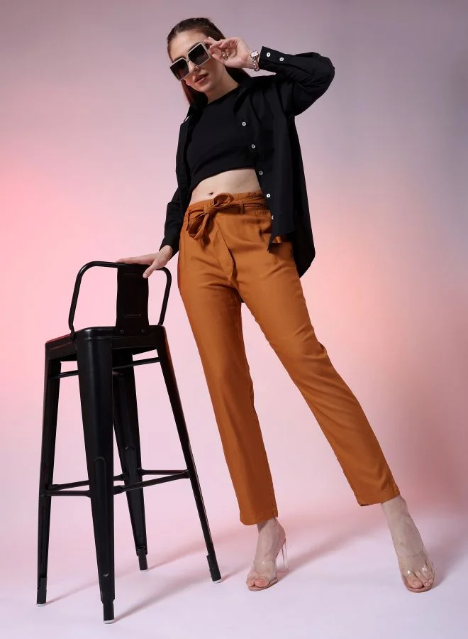 مرفوعة Women Tapered Solid High-Rise Pants