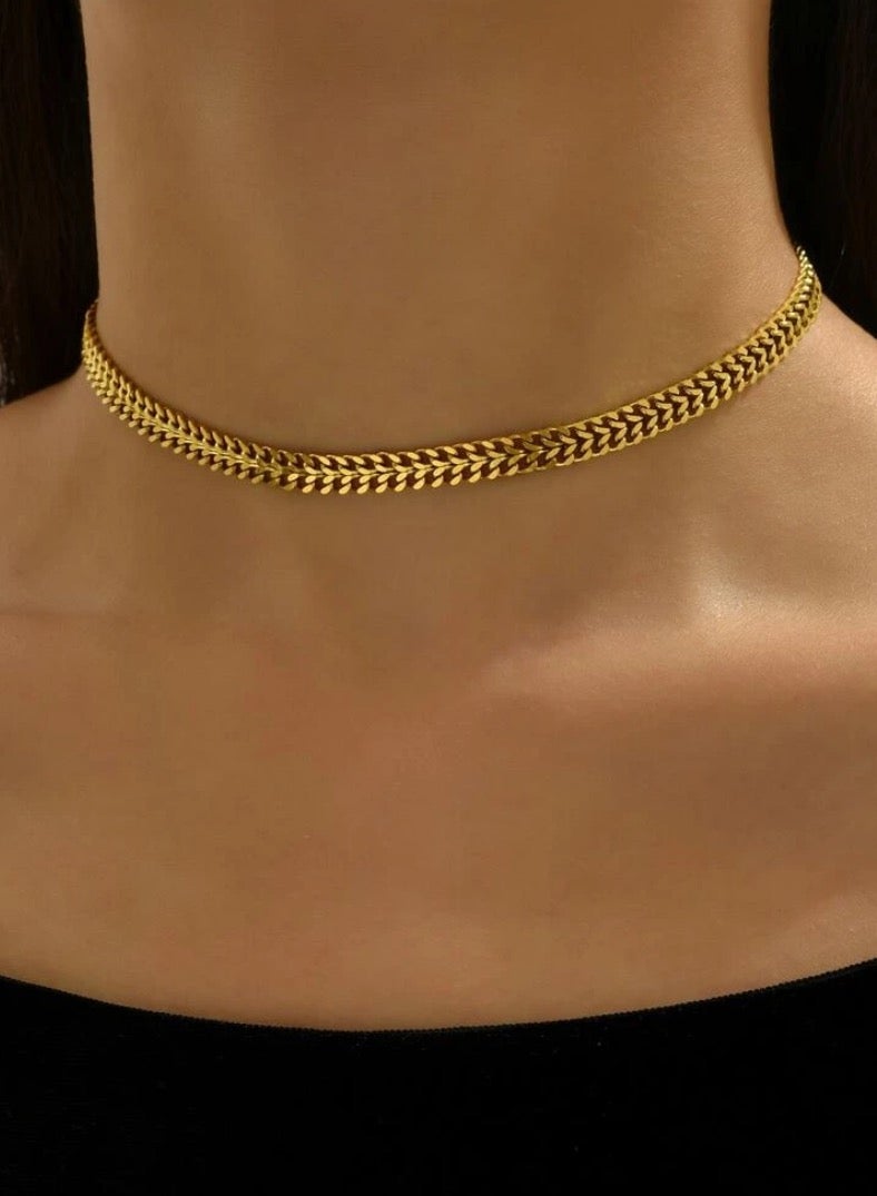 سلسال قلادة نسائية فاخرة من الاستانلس ستيل مطلية باللون الذهبي بتصميم عصري وأنيق - Image 1