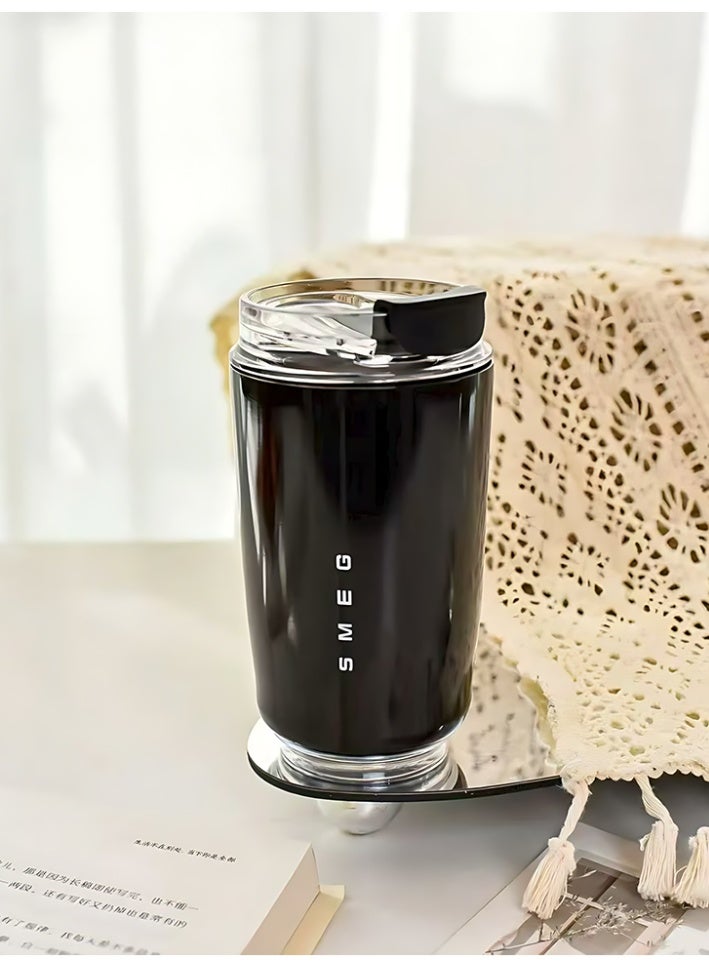 سميج كوب قهوة للسفر من Smeg، سعة ‎350 مل، كوب مشروبات معزول بغطاء مانع للتسرب، حافظ للحرارة طويل الأمد مع غطاء، ترمس قهوة للسفر (أسود) - Image 3