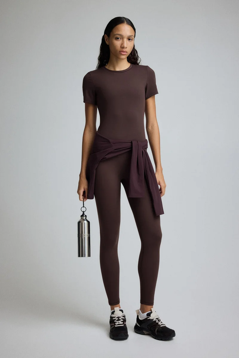 اتش اند ام تي-شيرت رياضي من نسيج سوفت موف