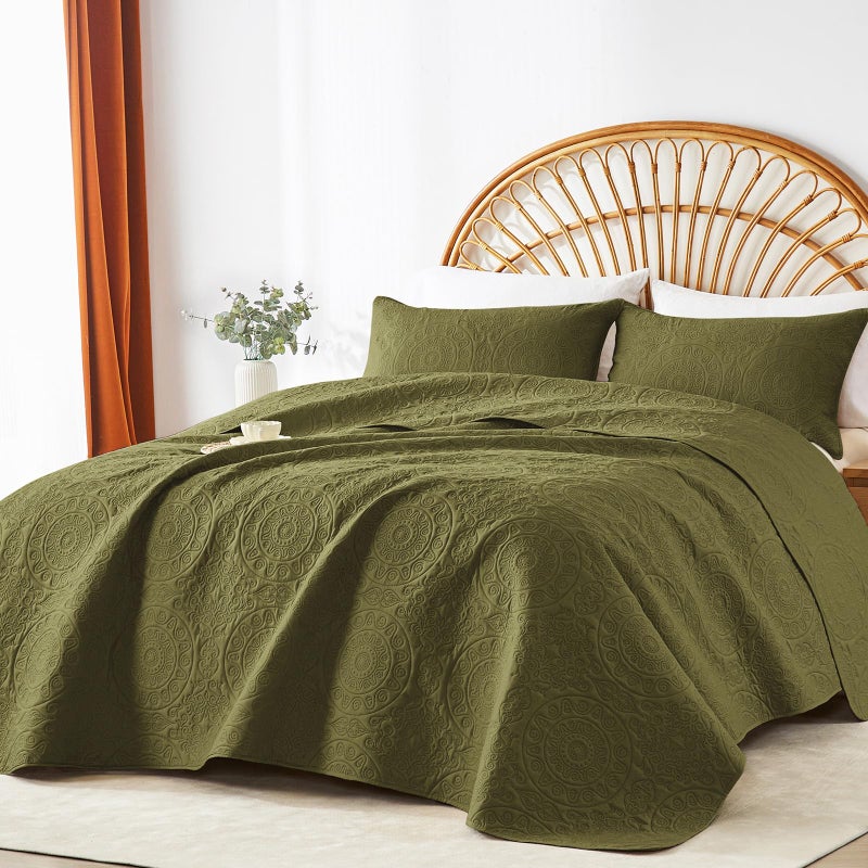 WURUIBO Olive Green Quilt Set Queen Size, Embossing Microfiber Full Bedspreads with Pillow Sham, Ligthweight Breathable Thin Coverlet, Reversible Bedding Set for All Season (1 Quilt, 2 Pillow Shams) - Image 2