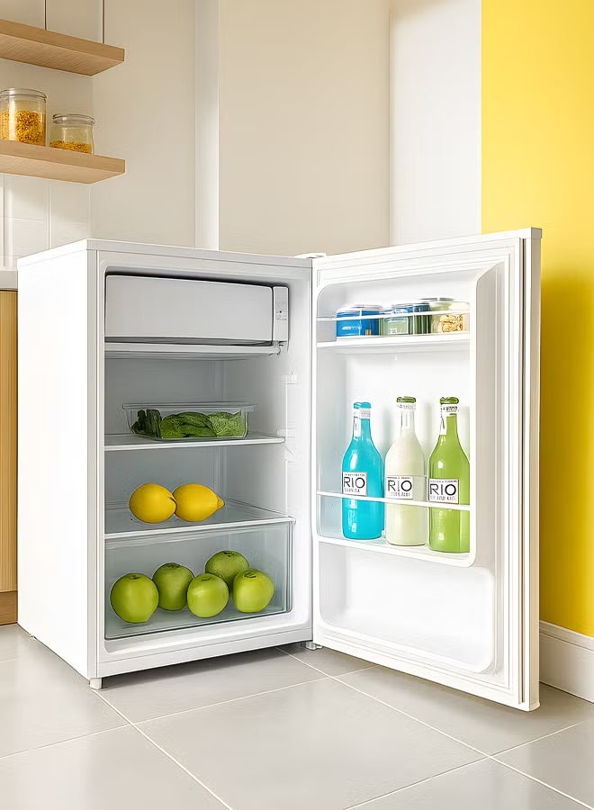 سهم ثلاجة ذات باب واحد سعة 86 لترًا بتبريد مباشر/ثلاجة صغيرة لإزالة الجليد/تبريد سريع مع التحكم في درجة الحرارة/أرفف سلكية/سلة باب شفافة، ومساحة إضافية ونضارة تدوم طويلاً مع إضاءة داخلية - ضمان لمدة عامين - Image 4