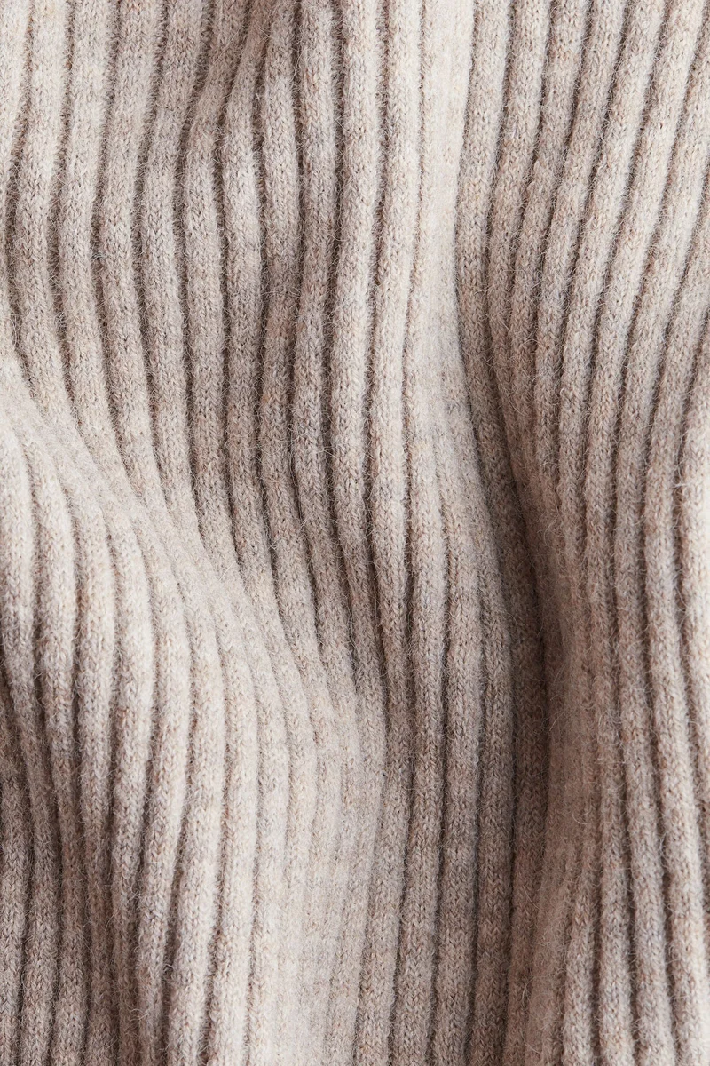 اتش اند ام كنزة محبوكة بتصميم مرن