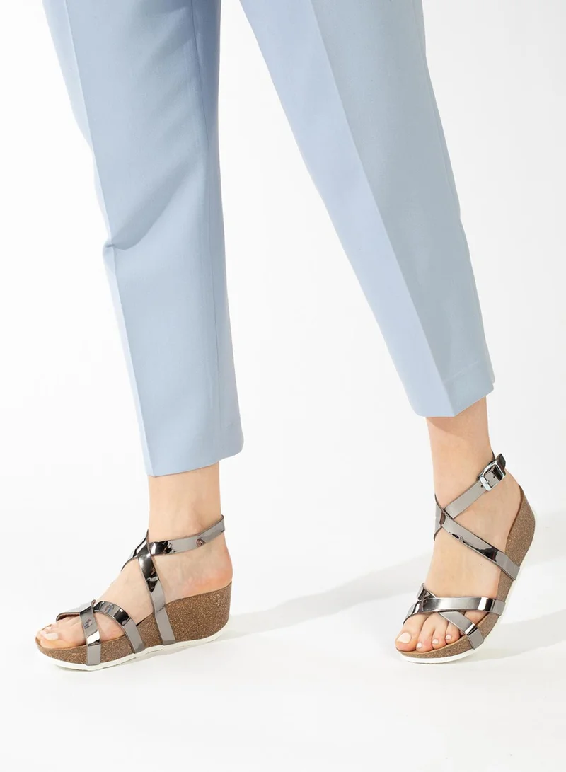 بيتون صنادل أستيريا بكعب إسفين متعدد الأشرطة