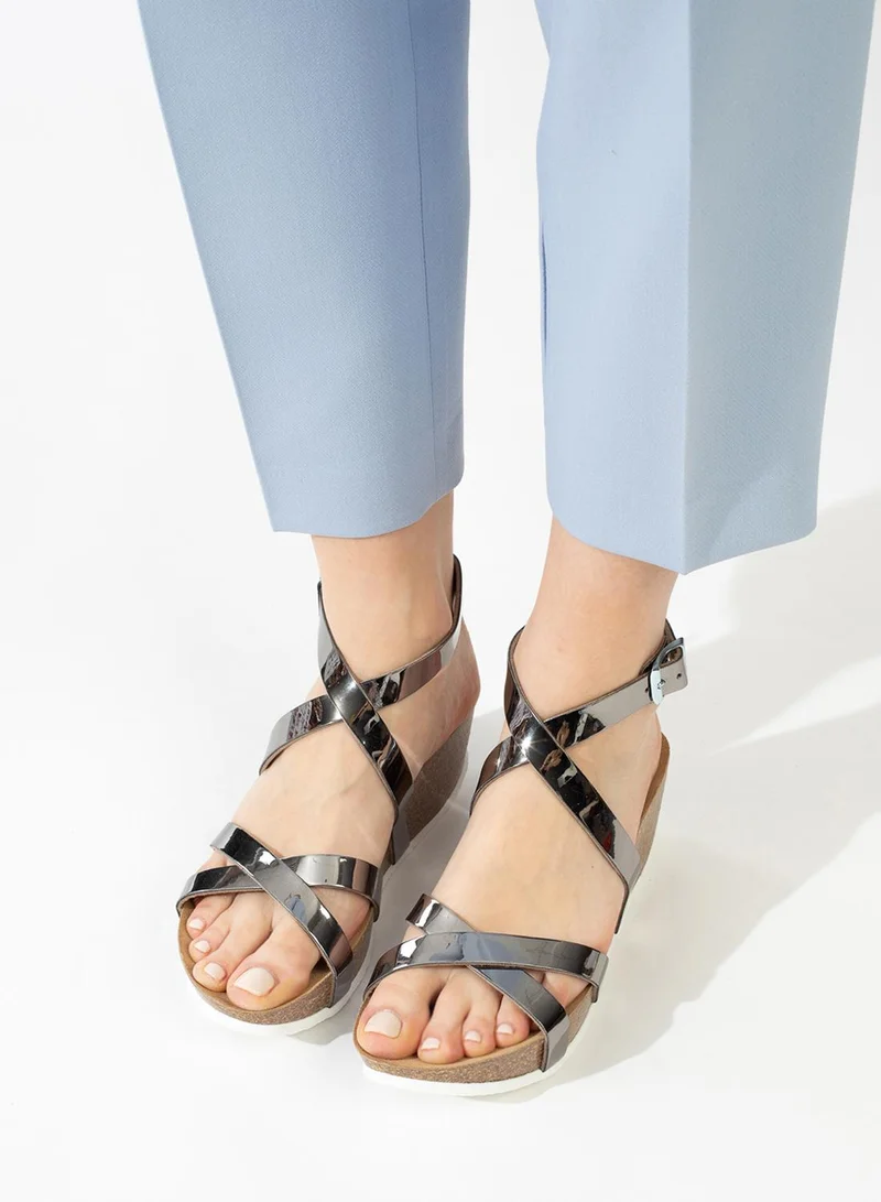 بيتون صنادل أستيريا بكعب إسفين متعدد الأشرطة