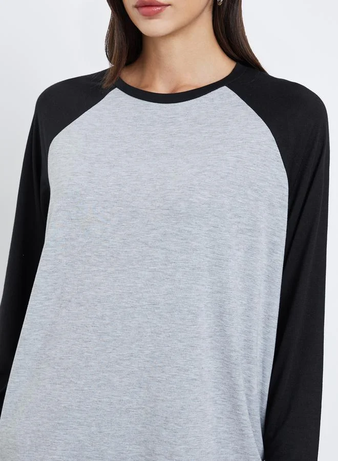 ستايلي تيشيرت واسع بياقة دائرية بنمط كتل الالوان