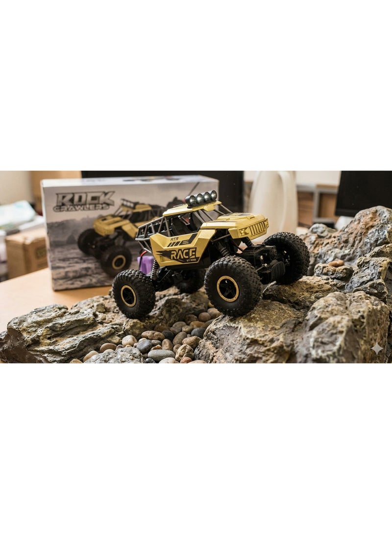 شاحنة روك كراولر RTR (جاهزة للتشغيل) من سلسلة سباقات السيارات التي تعمل بالتحكم عن بعد، وهي نموذج شائع لهواة القيادة على الطرق الوعرة