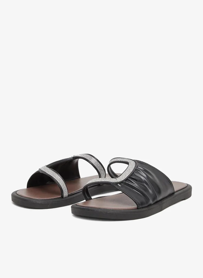 تايك تو صنادل مسطحة مزينة بالكريستال بفتحات جانبية