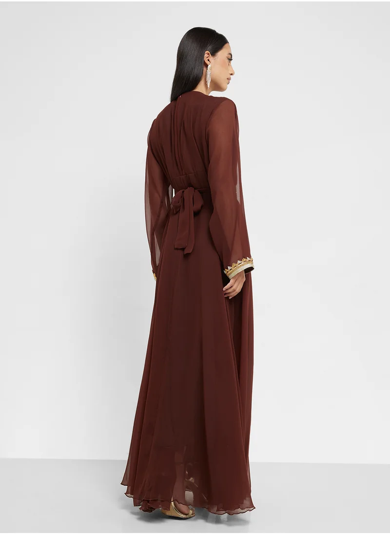 هيا كلوزيت Embroidered Flared Sleeve Dress