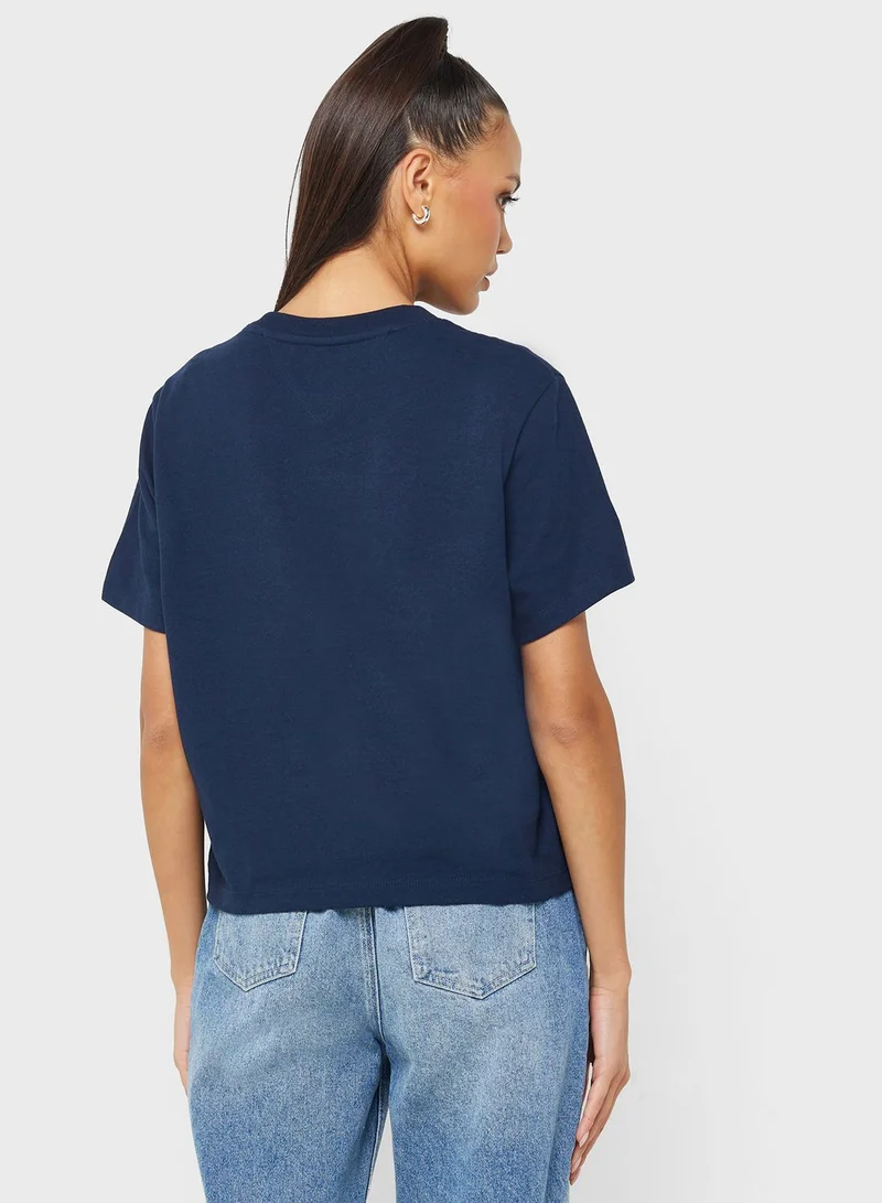 TOMMY JEANS Logo Badge T-Shirt
