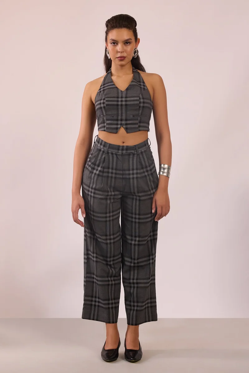 فيرجيو Checks Viscose Stretch Halter Checked Vest for Women