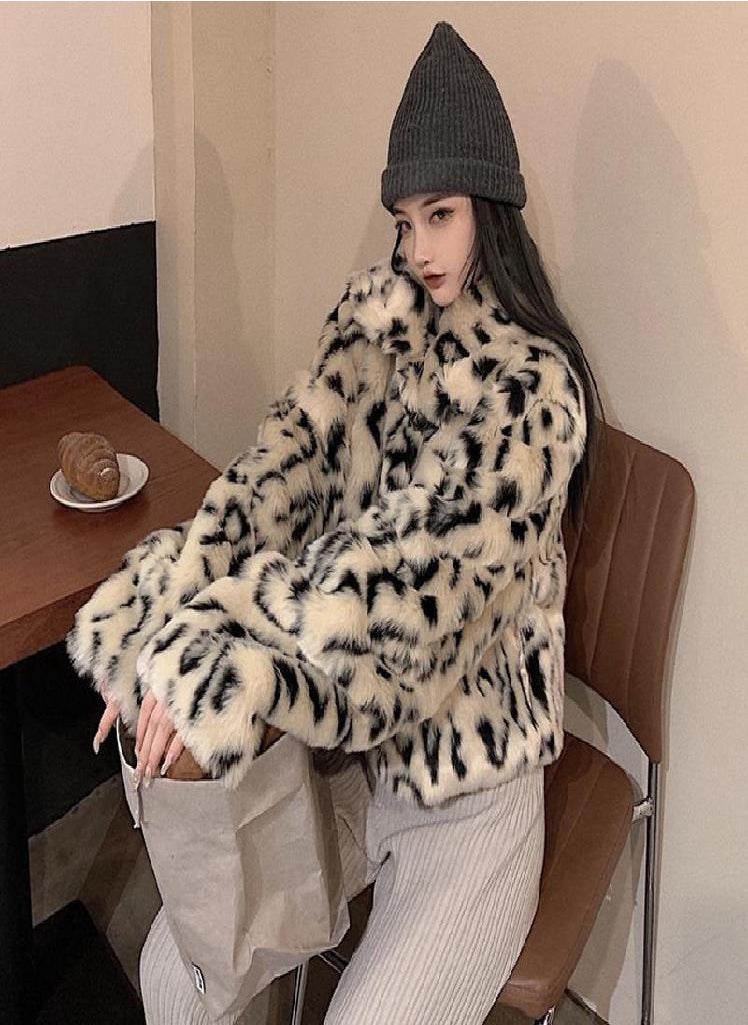 Eckek - Retro Leopard Print Quilted Short Coat Women's Autumn Winter Thickening Korean Loose Top Faux Fur Coat - Image 1